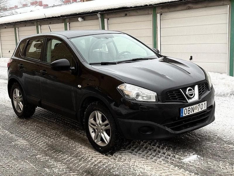 Svart Begagnad 2013 Nissan Qashqai SUV | 86 900 kr (Marknadspris) - Bild 1/4