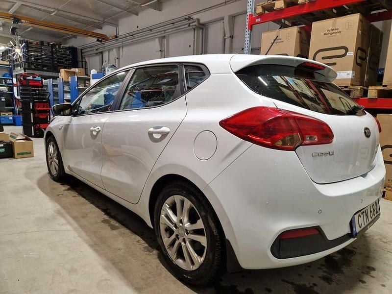 Begagnad Kia Ceed 99 HK (72 kW) 2015 Halvkombi