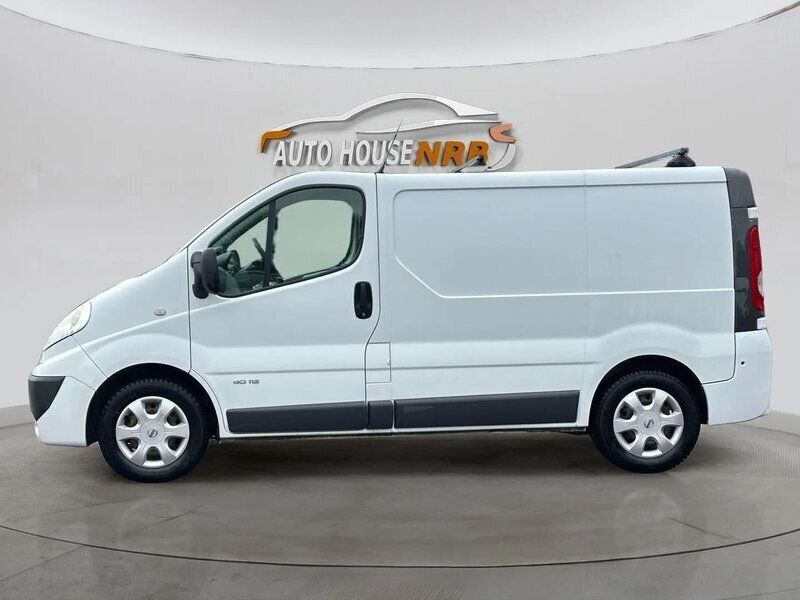 Vit Begagnad 2011 Nissan Primastar Minibuss | 79 900 kr (Marknadspris) - Bild 1/4