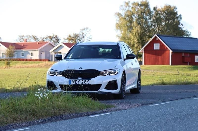 Mineralvit metallic Begagnad 2020 BMW M340 M Sport Sedan | 490 000 kr (Lite dyr) - Bild 1/4