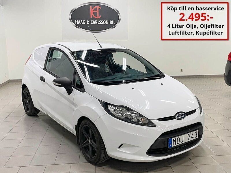 Vit Begagnad 2011 Ford Fiesta Halvkombi | 42 000 kr (Marknadspris) - Bild 1/4