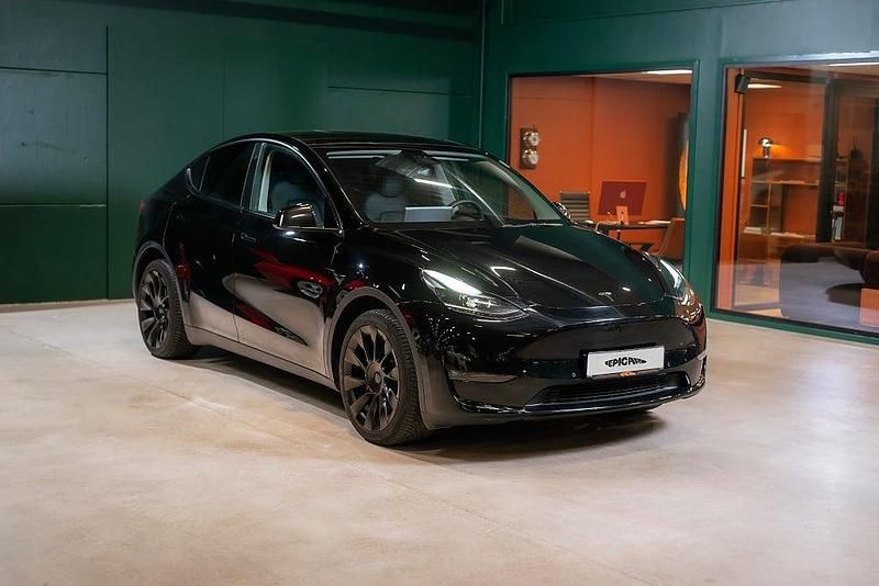 Svart Begagnad 2022 Tesla Model Y Long Range AWD SUV | 349 900 kr (Bra pris) - Bild 1/4