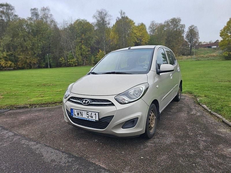 Brun Begagnad 2011 Hyundai i10 Premium Halvkombi | 29 900 kr (Bra pris) - Bild 1/4