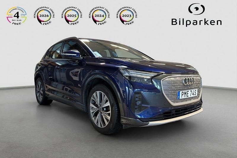 Blå Begagnad 2021 Audi Q4 e-tron SUV | 289 990 kr (Marknadspris) - Bild 1/4