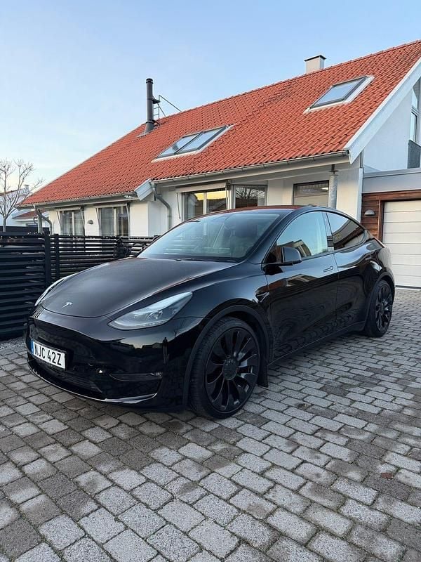 Begagnad 2022 Tesla Model Y Performance SUV | 389 000 kr (Bra pris) - Bild 1/4