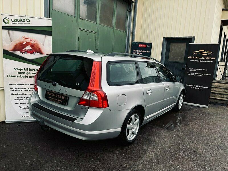 Ljusgrå Begagnad 2008 Volvo V70 Momentum Kombi | 47 900 kr (Bra pris) - Bild 1/4