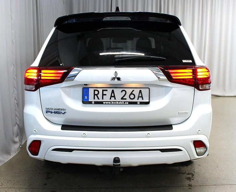 Begagnad Mitsubishi Outlander P-HEV Edition 135 HK (99 kW) 2019 Vit SUV