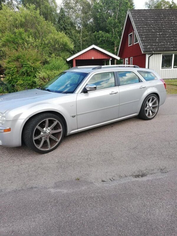 Silver Begagnad 2006 Chrysler 300C Touring Kombi | 58 000 kr (Superpris) - Bild 1/4
