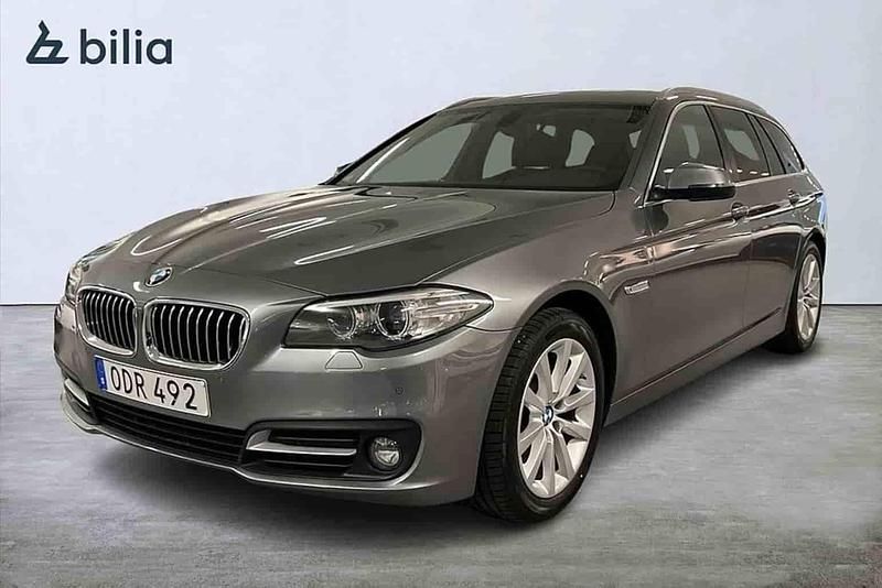 Grå Begagnad 2016 BMW 520 Kombi | 144 900 kr (Marknadspris) - Bild 1/1