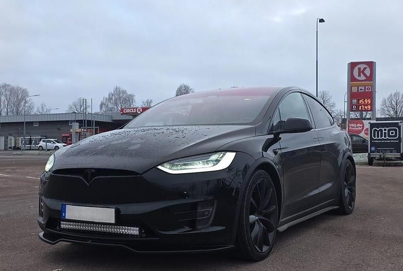 Begagnad Tesla Model X Performance 599 kW (815 HK) 2020 Solid svart | helsvart premium SUV