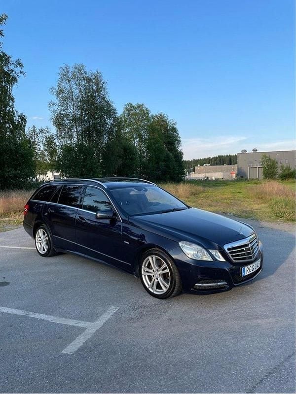 Blå Begagnad 2011 Mercedes E350 Kombi | 109 500 kr (Marknadspris) - Bild 1/4