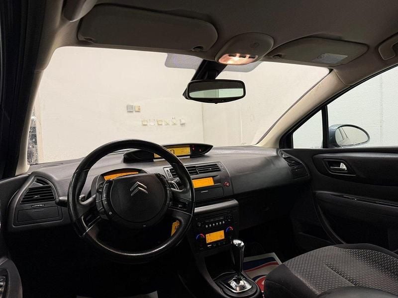 Begagnad Citroën C4 109 HK (80 kW) 2007 Mörkgrå Halvkombi