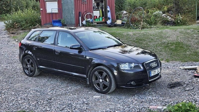 Grå Begagnad 2007 Audi A3 Sportback Comfort Halvkombi | 45 000 kr (Superpris) - Bild 1/4