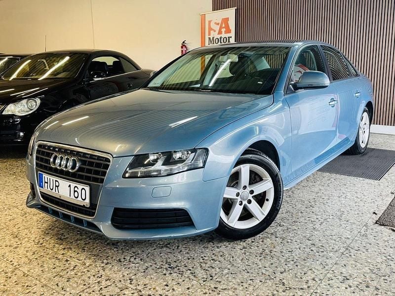 Mörkblå (blå) Begagnad 2009 Audi A4 Sedan | 64 900 kr (Marknadspris) - Bild 1/4
