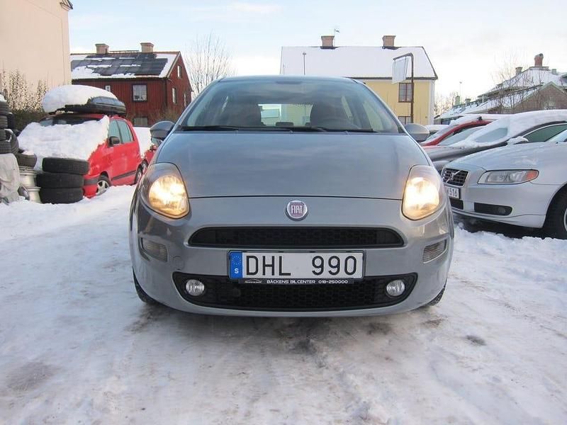 Grå Begagnad 2012 Fiat Punto Easy Halvkombi | 59 500 kr - Bild 1/4