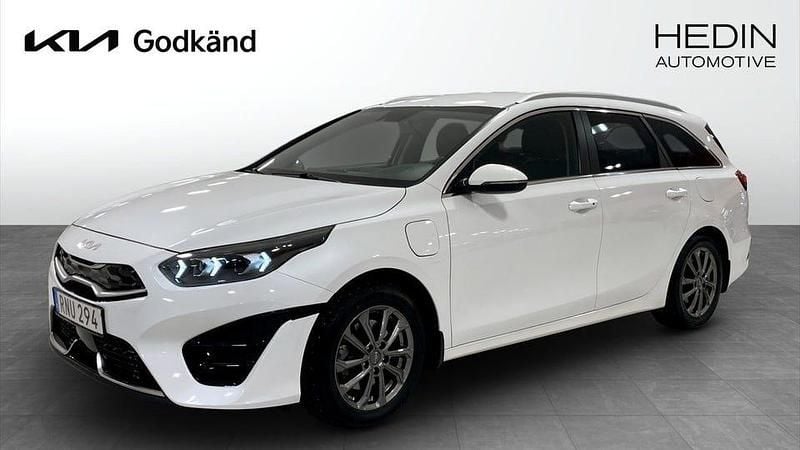 Vit Begagnad 2023 Kia Ceed Advance Halvkombi | 289 000 kr (Lite dyr) - Bild 1/4