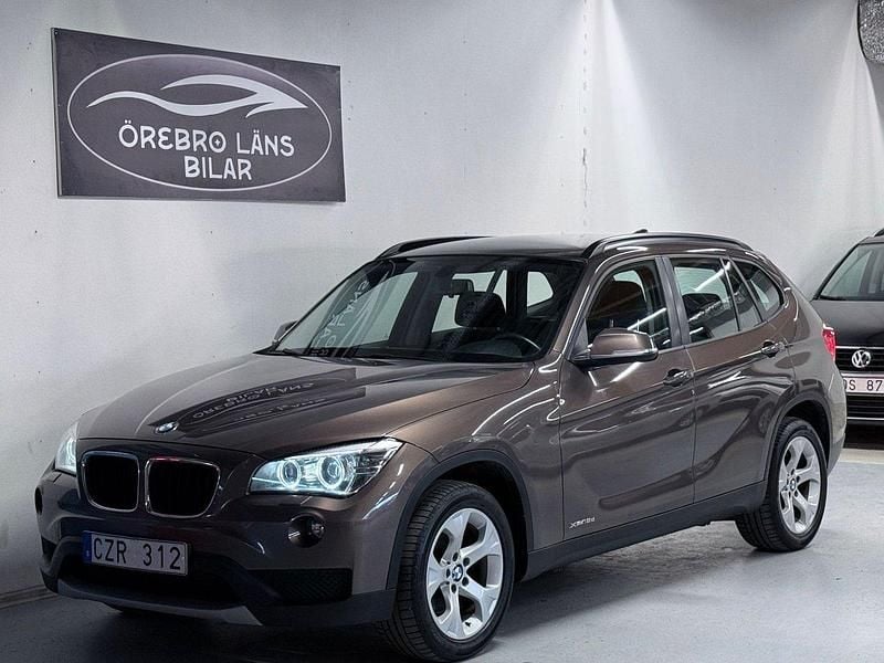 Brun Begagnad 2014 BMW X1 SUV | 104 900 kr (Bra pris) - Bild 1/4