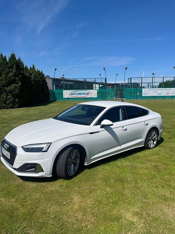 Vit Begagnad 2021 Audi A5 Sportback Proline Halvkombi | 315 000 kr (Bra pris) - Bild 1/4
