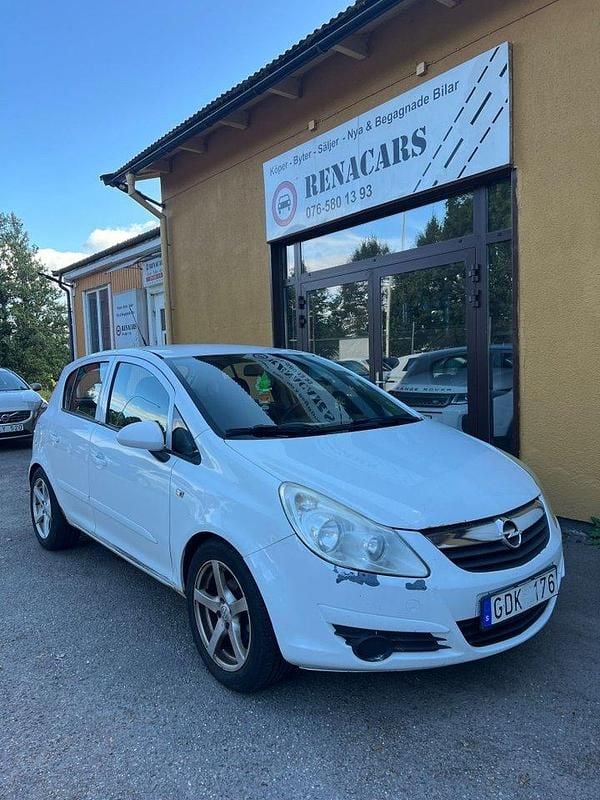 Vit Begagnad 2007 Opel Corsa Halvkombi | 10 000 kr (Bra pris) - Bild 1/4