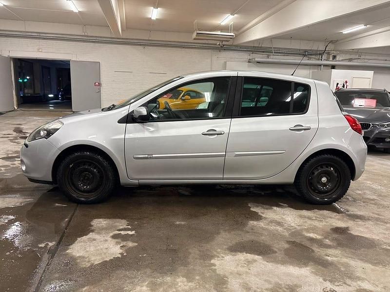 Begagnad Renault Clio R.S. 75 HK (55 kW) 2010 Silver Halvkombi