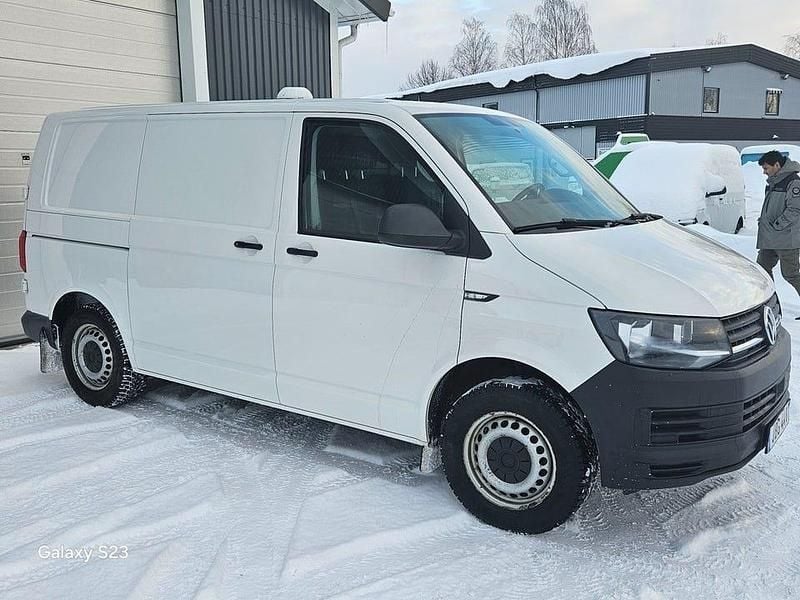 Vit Begagnad 2017 VW T6 Van | 149 000 kr (Bra pris) - Bild 1/4