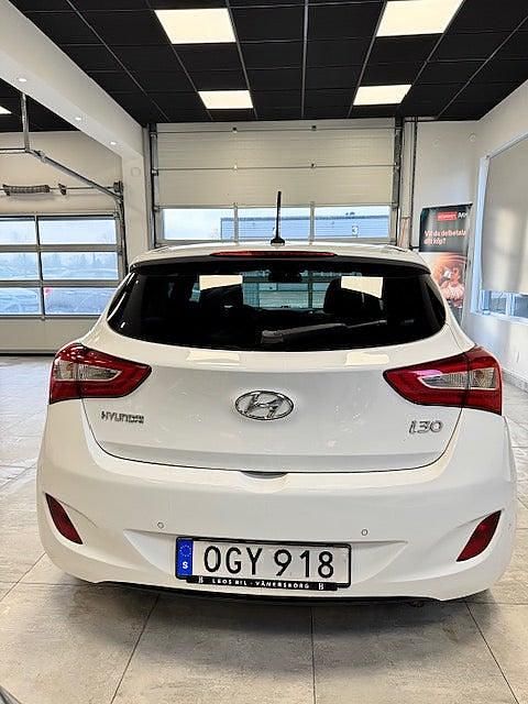 Begagnad Hyundai i30 Edition 135 HK (99 kW) 2017 Vit Halvkombi