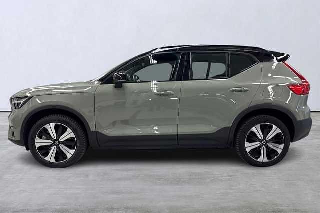 Flerfärgad Begagnad 2022 Volvo XC40 Core SUV | 344 900 kr - Bild 1/3