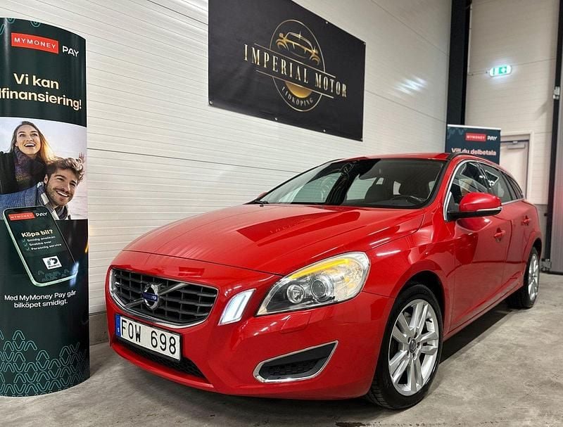 Röd Begagnad 2013 Volvo V60 Momentum Kombi | 109 000 kr (Bra pris) - Bild 1/4