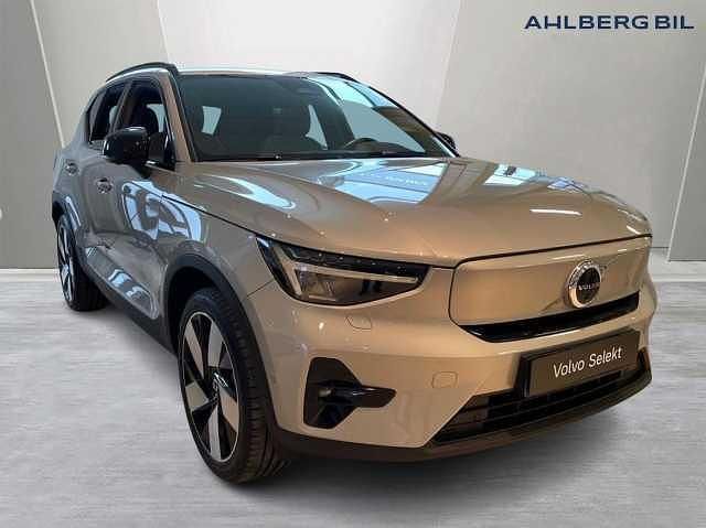 Begagnad Volvo XC40 Single Motor Extended Range 188 kW (256 HK) 2023 Silver SUV
