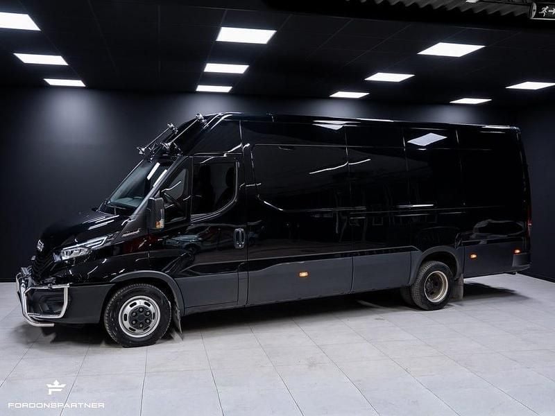 Begagnad Iveco Daily 175 HK (128 kW) 2024 Svart Van