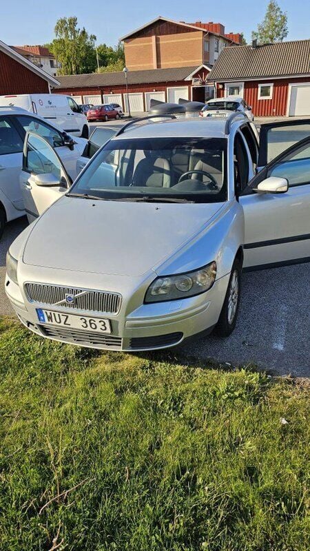 Grå Begagnad 2005 Volvo V50 Kombi | 25 000 kr (Bra pris) - Bild 1/4