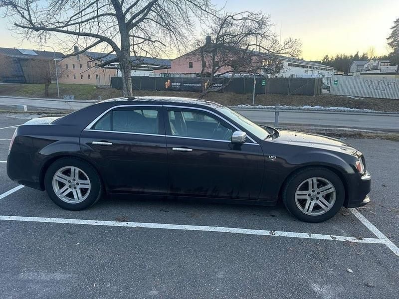 Begagnad Lancia Thema Platinum 239 HK (175 kW) 2012 Brun Sedan