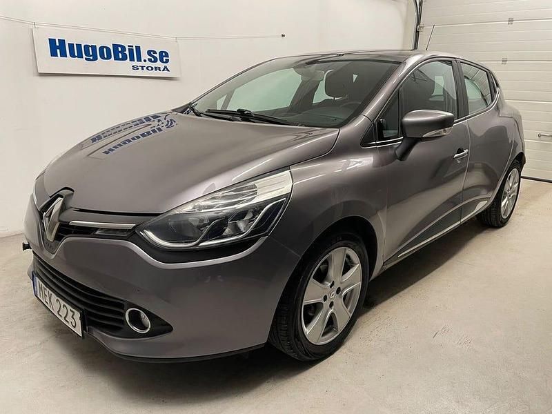 Grå Begagnad 2016 Renault Clio IV Expression Halvkombi | 99 500 kr (Lite dyr) - Bild 1/4