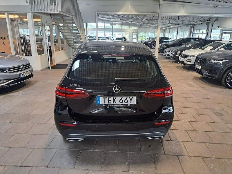 Begagnad Mercedes B180 Premium 136 HK (100 kW) 2022 Svart Minibuss