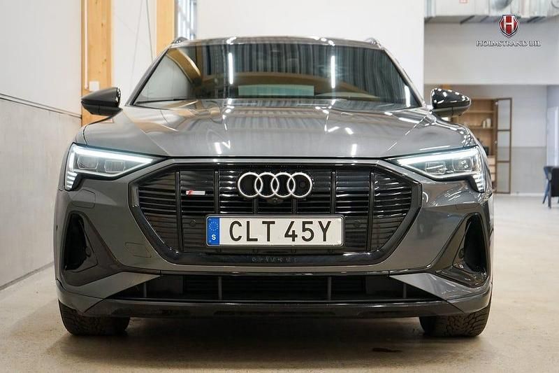 Begagnad Audi e-tron S-Line 300 kW (408 HK) 2021 Grå SUV