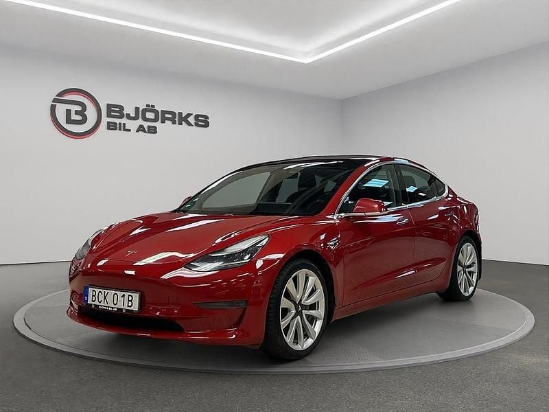 Röd Begagnad 2019 Tesla Model 3 Long Range AWD Sedan | 169 500 kr (Marknadspris) - Bild 1/4