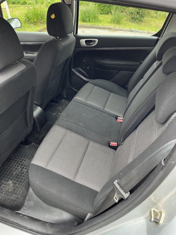 Grå Begagnad 2007 Peugeot 307 Halvkombi | 20 000 kr (Marknadspris) - Bild 1/4