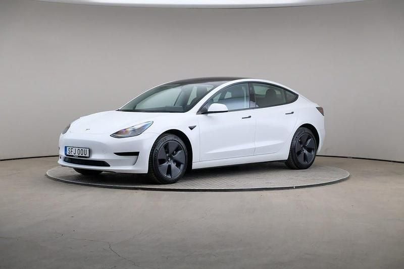 Begagnad Tesla Model 3 Standard Range 225 kW (306 HK) 2022 Vit Sedan
