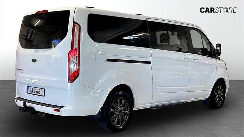 Begagnad Ford Tourneo 170 HK (125 kW) 2023 Vit (white) Van
