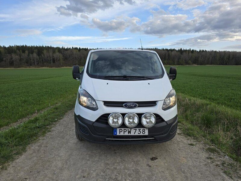 Vit Begagnad 2017 Ford Transit Custom | 130 000 kr (Marknadspris) - Bild 1/4