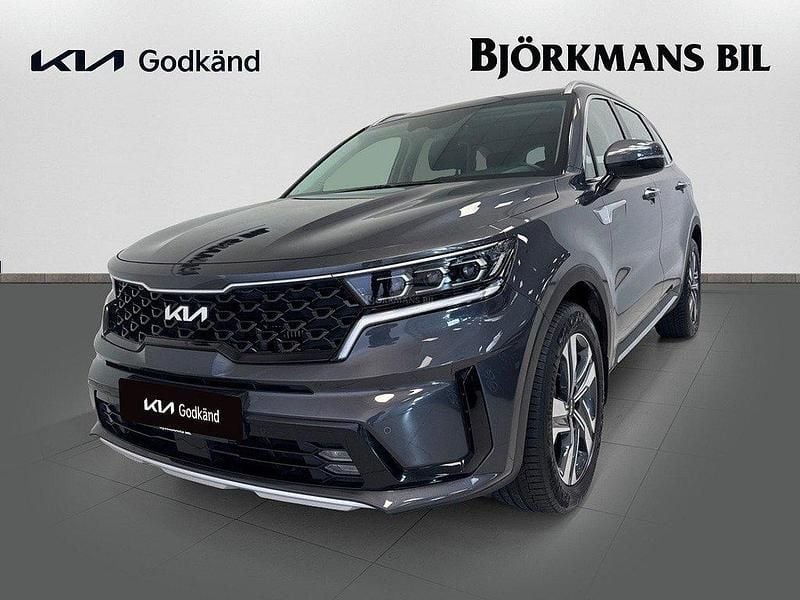 Grå Begagnad 2023 Kia Sorento SUV | 479 900 kr (Marknadspris) - Bild 1/4