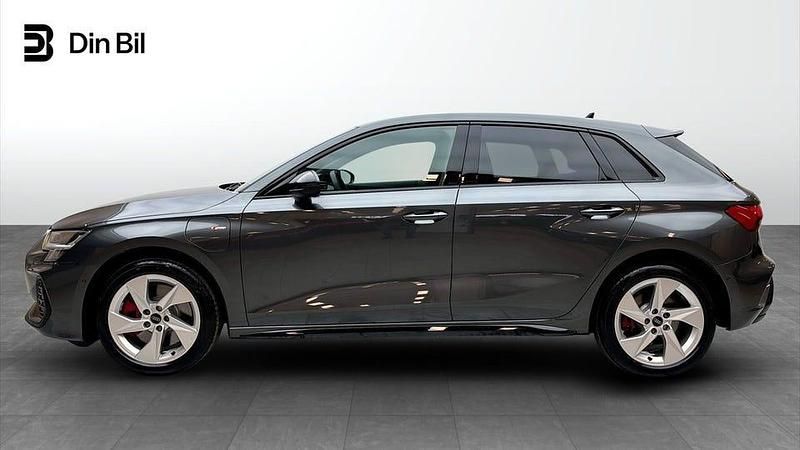 Begagnad Audi A3 S-Line 177 HK (130 kW) 2025 Daytonagrå pärleffekt