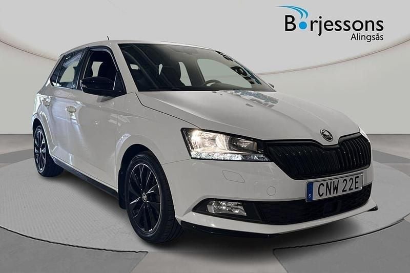 Vit Begagnad 2021 Skoda Fabia Monte Carlo Halvkombi | 189 900 kr (Marknadspris) - Bild 1/4