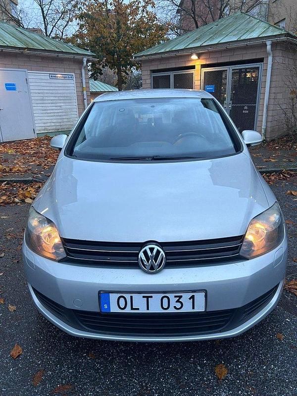 Brun Begagnad 2011 VW Golf Plus Cross Minibuss | 49 900 kr (Bra pris) - Bild 1/4