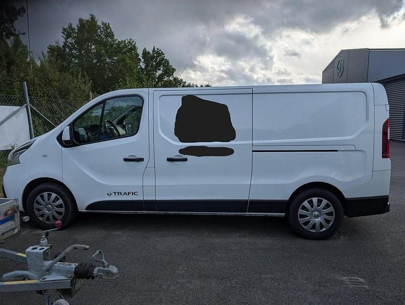 Vit Begagnad 2019 Renault Trafic Van | 135 000 kr (Superpris) - Bild 1/4