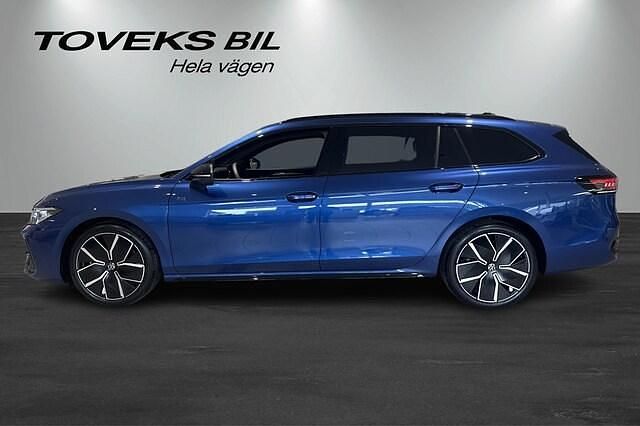 Begagnad VW Passat R-line 193 HK (141 kW) 2024 Svart Kombi