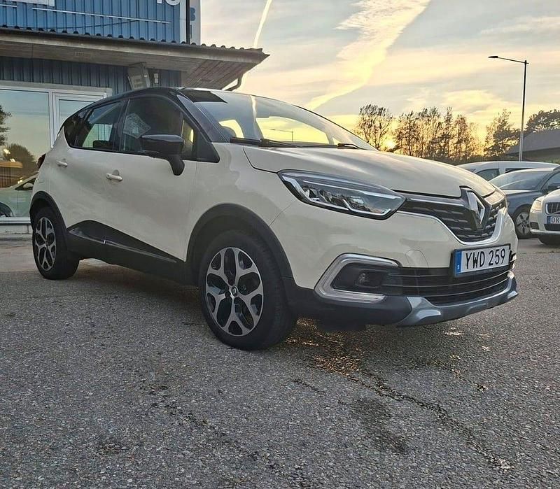 Flerfärgad Begagnad 2017 Renault Captur SUV | 149 900 kr (Marknadspris) - Bild 1/4