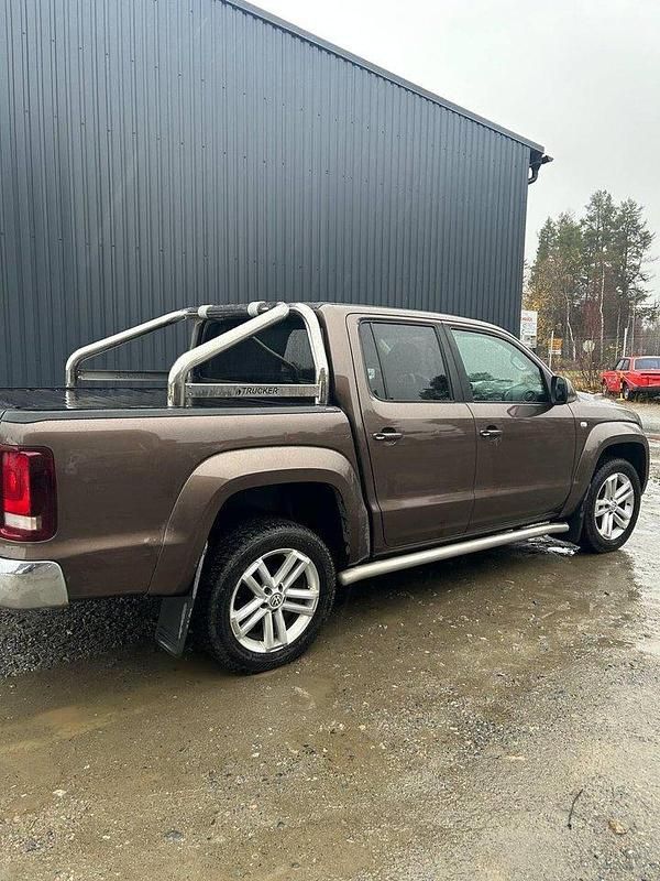Brun Begagnad 2015 VW Amarok Highline Pickup | 120 000 kr (Marknadspris) - Bild 1/4