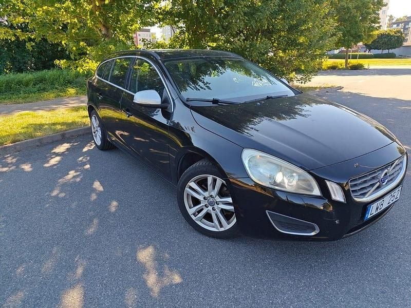 Begagnad 2012 Volvo V60 Kombi | 59 000 kr (Lite dyr) - Bild 1/4