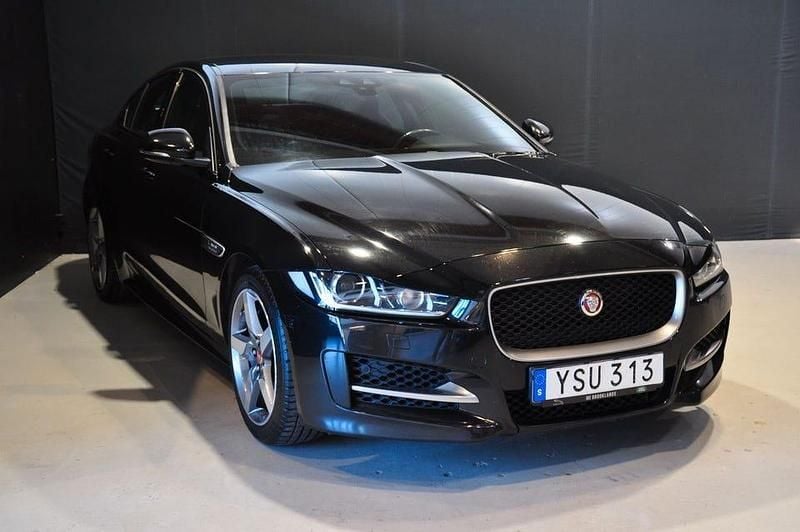 Begagnad Jaguar XE R-Sport 200 HK (147 kW) 2018 Svart Sedan